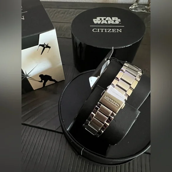 CITIZEN STAR WARS R2D2 WATCH LIMITED EDITION 1282/1977 NIB STARWARS - Picture 4 of 6